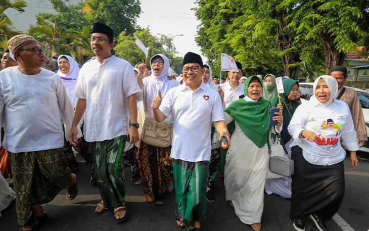 Puluhan Ribu Santri saat Jalan Sehat Sarungan Bareng Gus Muhaimin 