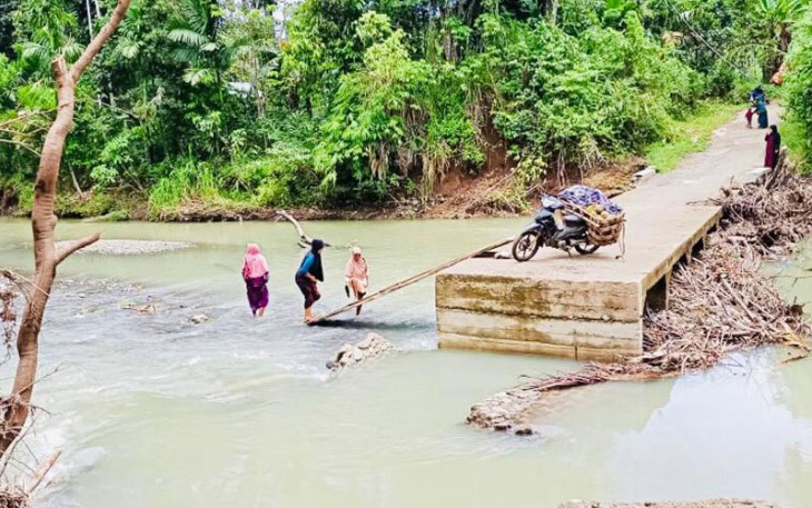 Kondisi Jembatan Putus di Kecamatan Mapattunggul 