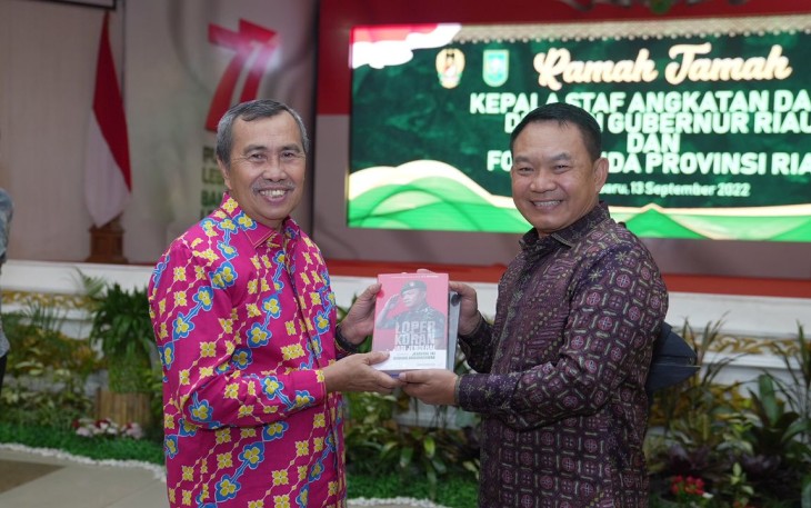 Silaturahmi Kasad dengan Gubernur Riau