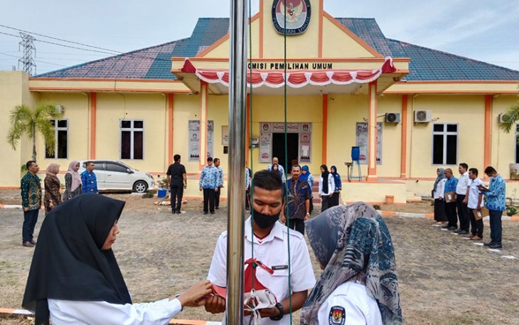 Pengibaran bendera sang saka merah putih oleh paskibraka