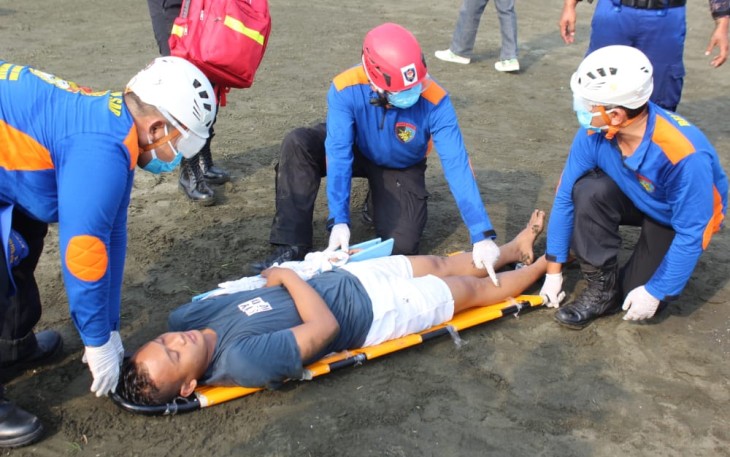 Tim SAR Arnavat saat latihan 