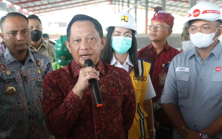 Mendagri saat Tinjau Langsung Pembangunan TPST Kesiman Kertalangu