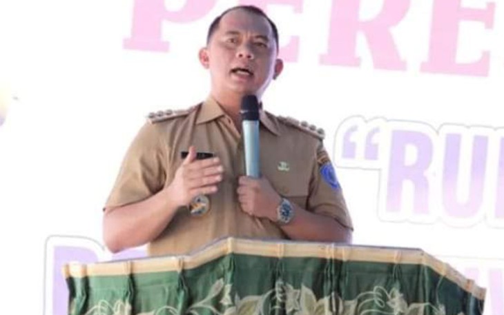 Bupati Labuhanbatu dr. Erik Adtrada Ritonga, MKM
