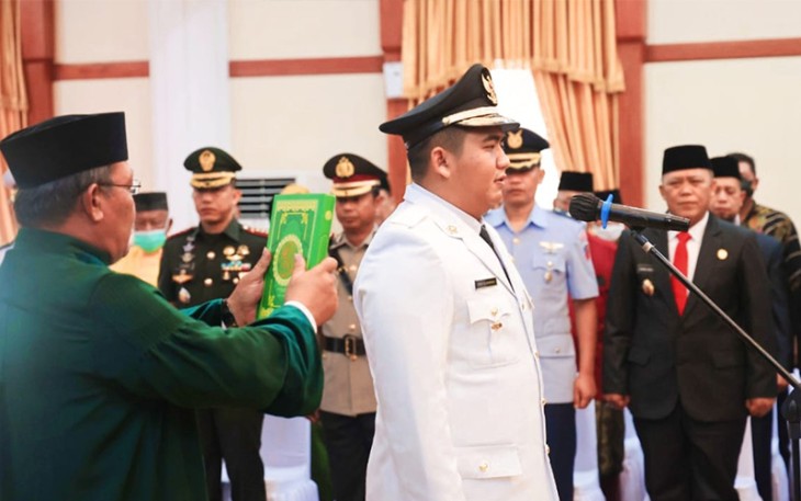 Pengambilan sumpah jabatan saat prosesi pelantikan 