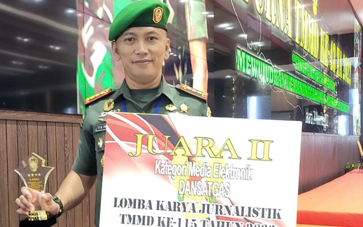 Dandim 1016 Palangka Raya saat Terima Tropi Juara Kedua LKJ TMMD ke-115 Tingkat Nasional