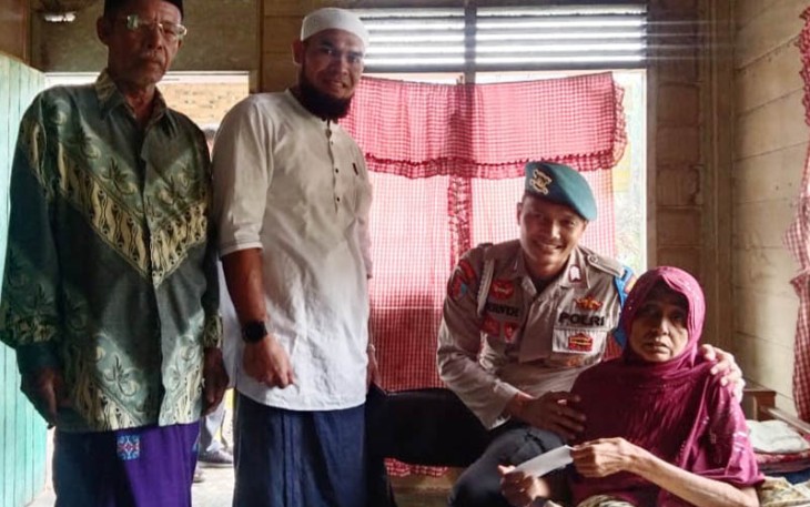 Bripka Berni kemarin, Selasa (29/11/2022) saat mengunjungi salah rumah warga lansia.