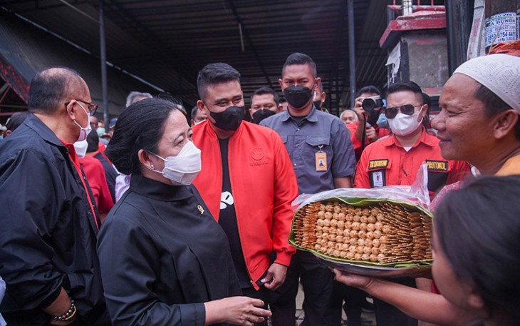 Puan Cek saat berkunjung ke Pasar Balige, Jumat (2/9/2022).