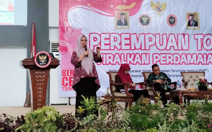 Derta Wahyulin dalam Talk Show Perempuan Teladan Optimis dan Produktif (TOP) Viralkan Perdamaian yang digelar di Gedung Serba Guna Provinsi Bengkulu, Kamis (1/9/2022).