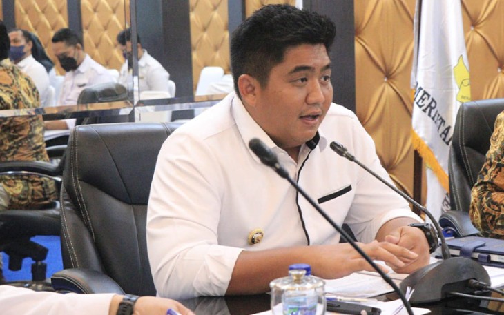 Bupati Bintan Roby Kurniawan SPWK saat Pimpin Rakor