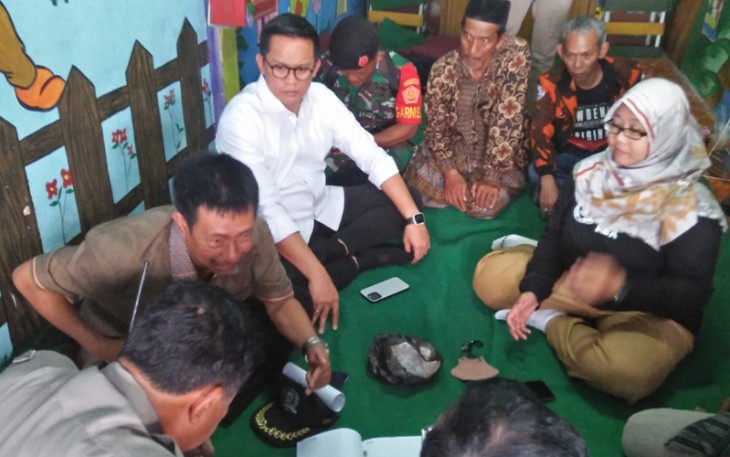 Pertemuan sebelum penggusuran rumah Warga Tambak Sarioso 