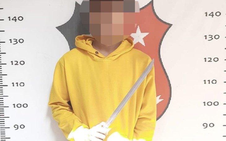 Remaja Bawa Pedang saat Diamankan Polisi