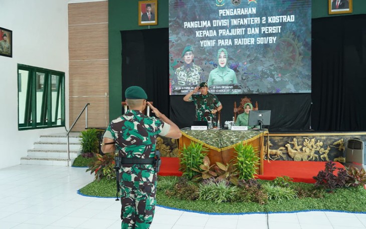 Pangdivif 2 Kostrad saat Kunjungi Satuan Yonif PR 501 dan Yonarmed 12 Kostrad