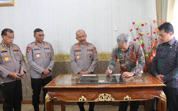 Penandatanganan hibah lahan Pemkab Rejang Lebong ke Polda Bengkulu.