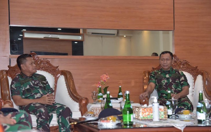 Pangkolinlamil saat Berkunjung ke Koarmada RI