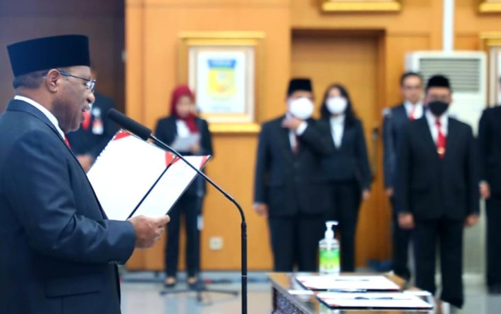 Wamendagri John Wempi Wetipo saat melantik Pejabat Pimpinan Tinggi Pratama dan Pejabat Fungsional di lingkungan Kemendagri.