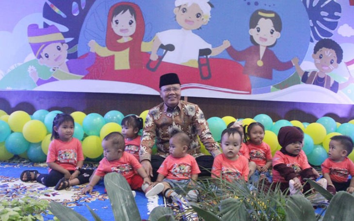 Gubernur Rohidin saat hadir dan membuka Puncak Lomba Balita dan Penyerahan Hadiah Lomba Balita Sehat Tingkat Provinsi Bengkulu tahun 2022, di ruang pertemuan salah satu hotel di kawasan Jalan Pariwisata Pantai Panjang Bengkulu, Rabu (16/11). 