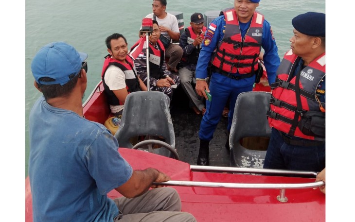 Satpolairud Polres Bintan Bersama Tim Gabungan Selamatkan Nelayan Bintan