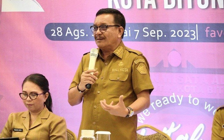 Wali Kota Bitung Maurits Mantiri saat memberikan sambutan