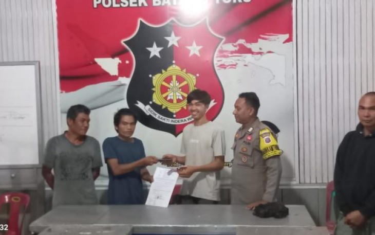 Polsek Batang Toru fasilitasi proses mediasi antara korban dan DLT di Joglo Mapolsek setempat. Dan dari hasil mediasi, kedua belah pihak sepakat untuk menyelesaikan kasus tersebut secara kekeluargaan.