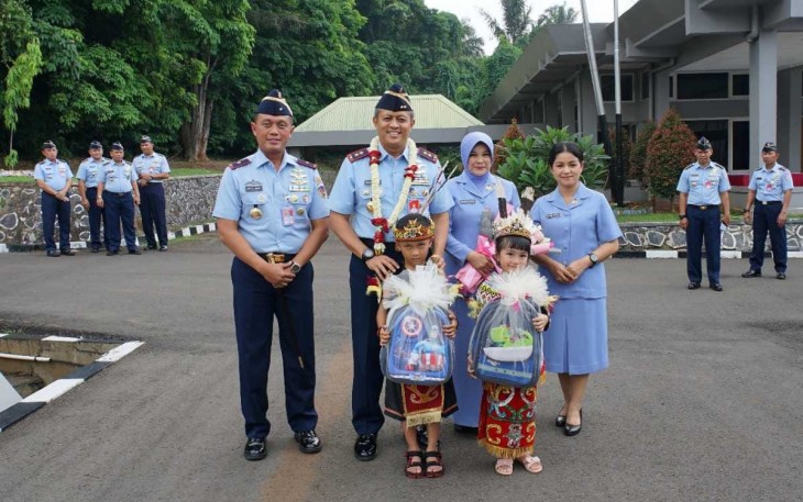 Panglima Komando Operasi Udara I Marsda TNI Mohammad Nurdin dengan didampingi Ketua PIA Ardhya Garini Daerah I Koopsud I Ny. Erin Mohammad Nurdin melaksanakan kunjungan kerja ke Komando Sektor Ibukota Negara, Jakarta, Rabu (13 Desember 2023)