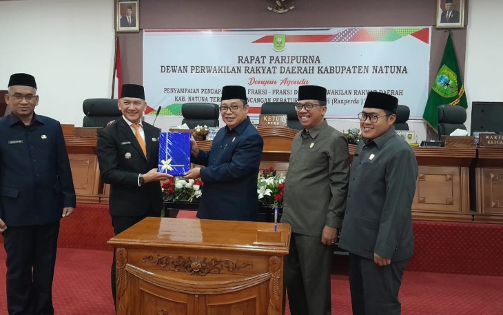 Lima Fraksi DPRD Natuna Setuju Ranperda menjadi Perda Saat Daeng Amhar Pimpin Rapat Paripurna 