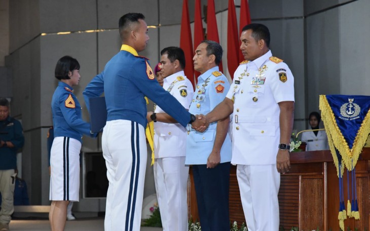Kasal Tutup Pendidikan dan Me-Wisuda Taruna AAL Angkatan Ke-68 Tahun 2023