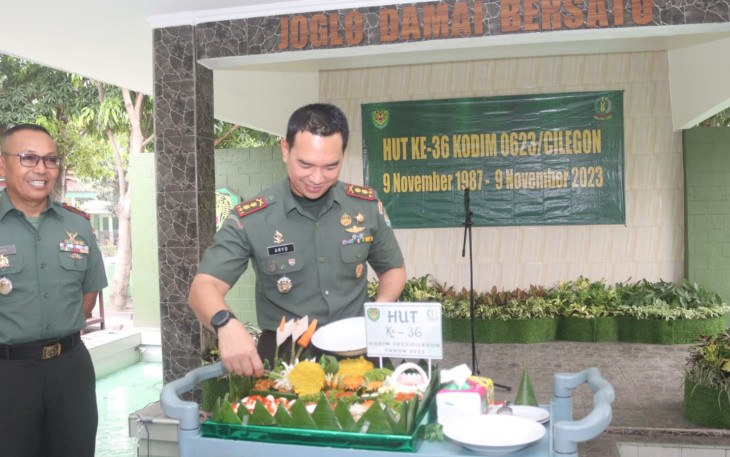 Potong Tumpeng HUT Kodim 0623/Cilegon ke 36 Tahun