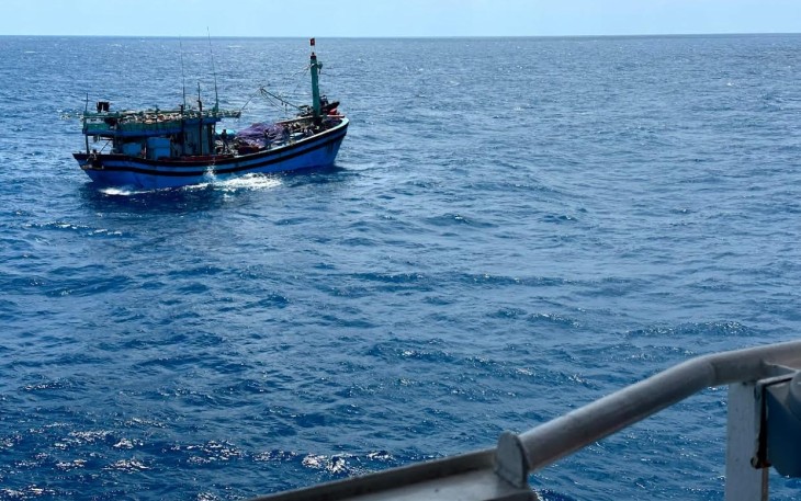 Bakamla RI saat Tangkap Kapal Vietnam Curi Ikan di Laut Natuna Utara