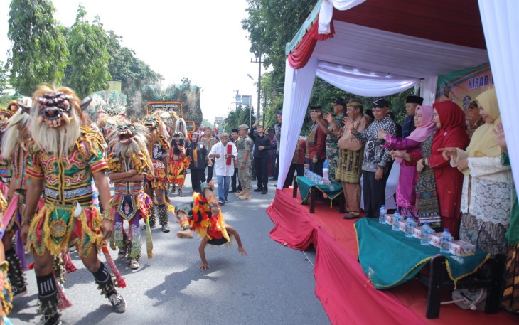 Bupati Asahan Lepas Parade Seni dan Budaya 14 Etnis