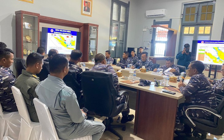 Bakamla RI melalui Komandan KN. Pulau Marore-322 Letkol Bakamla Adi Poetra Sitanggang mengikuti Rapat Koordinasi Penanganan Pengungsi Rohingya yang diadakan di Mako Guskamla Koarmada I, Sabang, Kamis (14/12/2023)