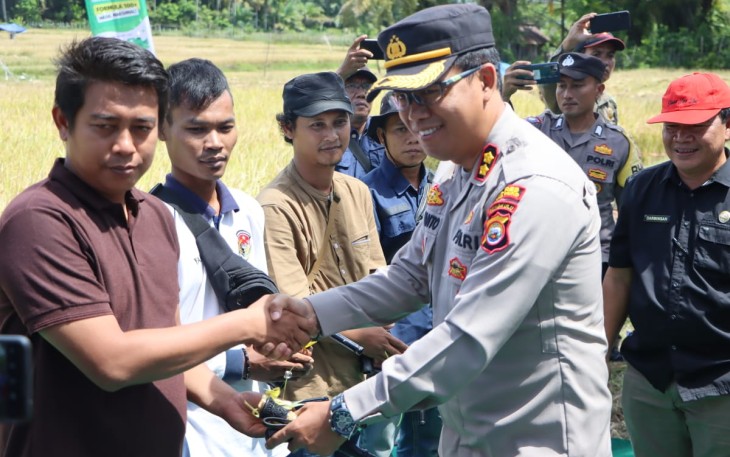 Kapolres Mukomuko bersama FKPD saat Gelar Panen Raya Padi Sawah
