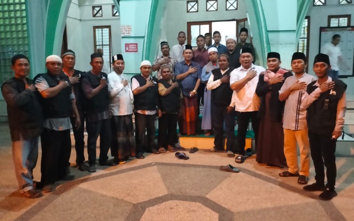 Safari Ramadhan 1444 Hijriah dengan thema Polisi Mendengar dan Memberi Solusi di Mesjid Nurul Muslimin, Jalan Karya Tani, Kecamatan Medan Johor, Kota Medan, Selasa (4/4/2023) malam. 