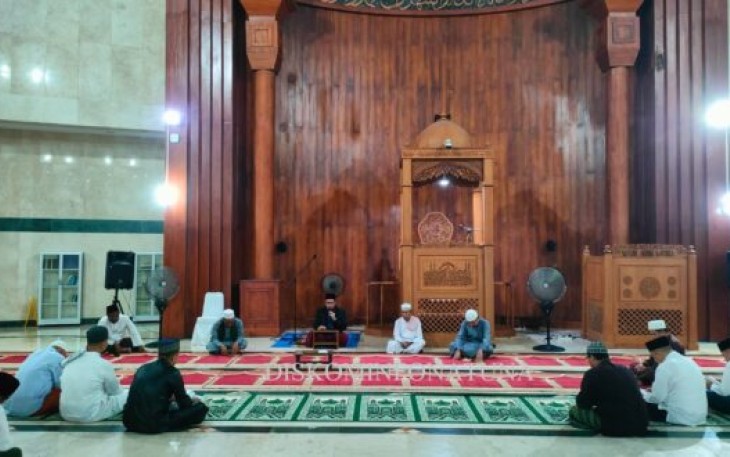 Membaca Surat Yasin Setiap Malam Jum'at