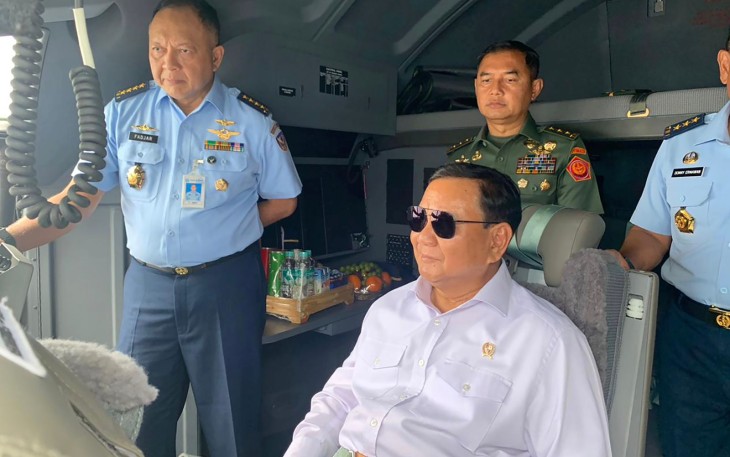 Menhan Prabowo Joy Flight Bareng Rekan Media saat Jajal Pesawat C-130J Super Hercules
