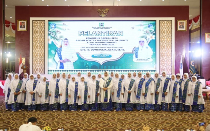 Dewi Ansar saat Lantik Pengurus BKMT Kota Tanjungpinang Periode 2023-2028