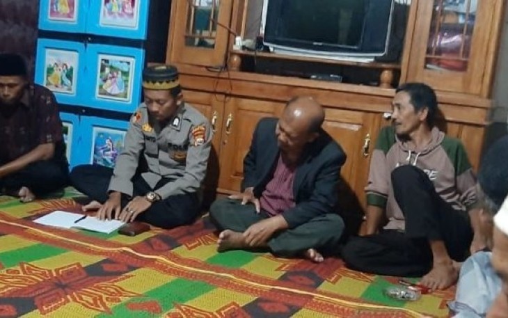 Personil Polsek Batik Nau Hadiri Rapat Pembahasan Pengaktifan Pos Ronda