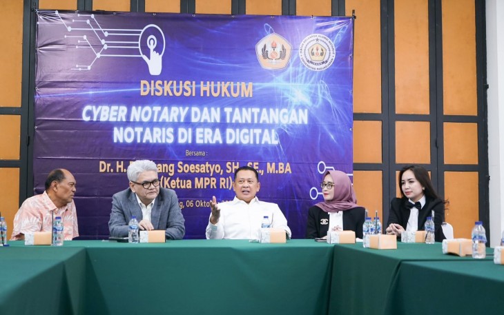 Bamsoet saat menjadi pembicara Diskusi Hukum 'Cyber Notary dan Tantangan Notaris di Era Digital' di Fakultas Hukum Universitas Padjajaran Bandung, Jumat (6/10/23).