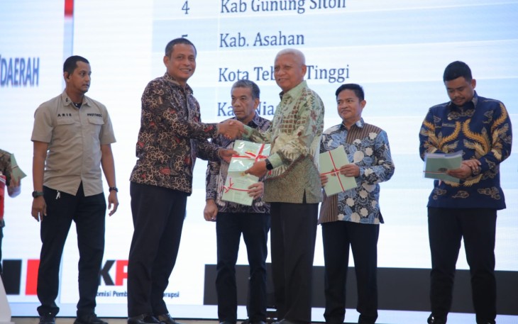 Bupati Asahan Terima Penghargaan dari KPK RI