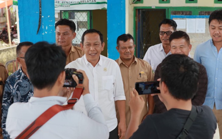 Komisi II DPRD Kabupaten Bengkulu Selatan saat turun ke lapangan untuk mengecek permasalahan pupuk bersubsidi