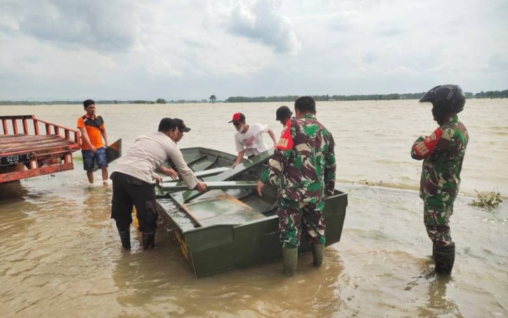 Kodim 0718/Pati turunkan satu perahu dilokasi banjir