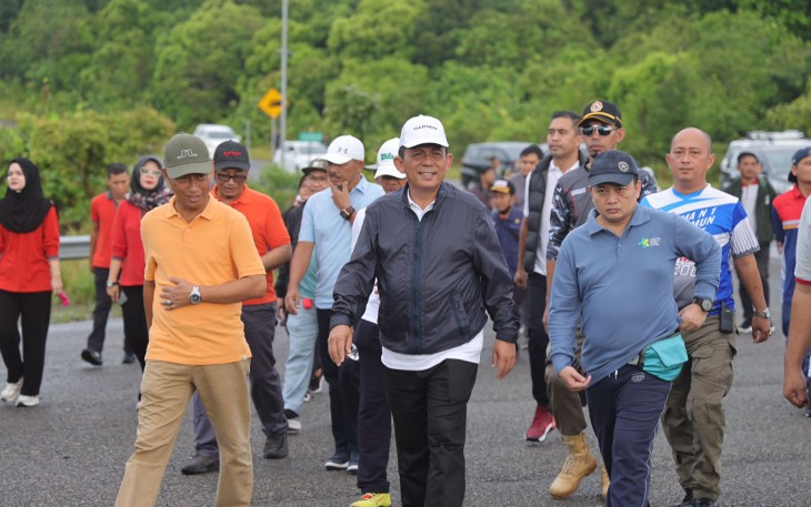 Gubernur Ansar Hadiri Jalan Santai dan Senam Sehat