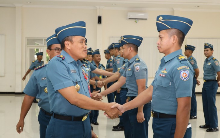 14 Perwira Korps Pelaut Resmi Menyandang Brevet PWO
