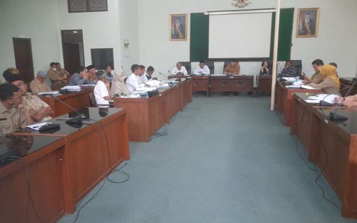 DPRD Karanganyar menggelar publik hearing terkait upaya penuntasan polemik pengelolaan BUMDes Berjo, pada Senin (10/4/2023) di gedung DPRD setempat.