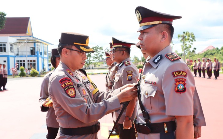 Kapolres Bintan saat Pimpin Upacara Sertijab Sejumlah Pejabat Polres Bintan