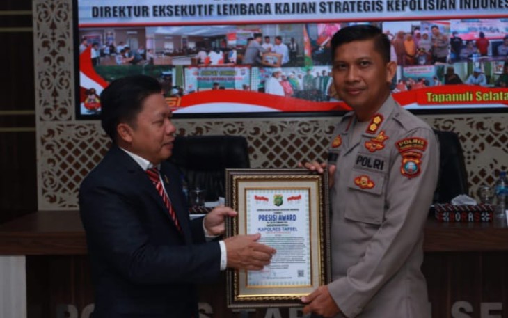 Lembaga Kajian Strategis Kepolisian Indonesia (Lemkapi) memberikan penghargaan Presisi Award ke Kapolres Tapanuli Selatan (Tapsel), AKBP Imam Zamroni, SIK, MH