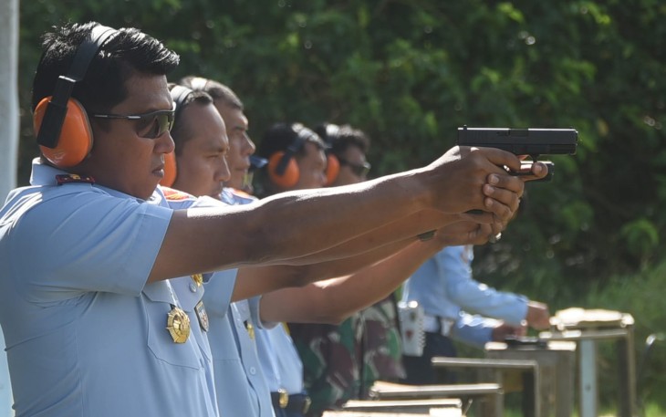 Lanud RSA melaksanakan latihan menembak di Lapangan Tembak Pasopati Shooting Range Lanud RSA, Natuna Provinsi Kepulauan Riau. Rabu (20/12/2023).