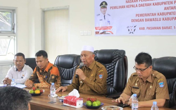 Pemda Pasbar Bersama Bawaslu Tandatangani NPHD Pilkada 2024 