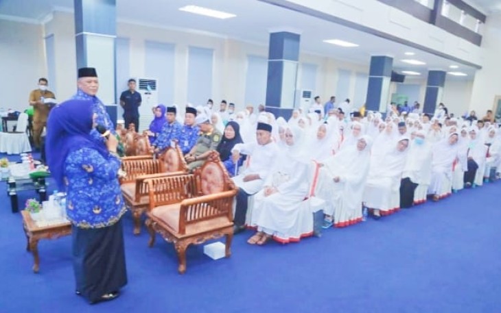 Wali KotaTanjungpinang saat Lepas 214 Jemaah Calon Haji