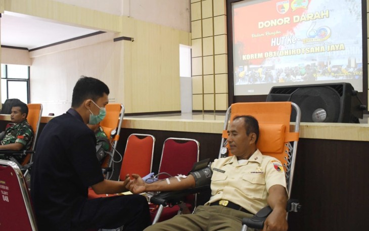 Donor Darah HUT ke-60 Korem 081/DSJ