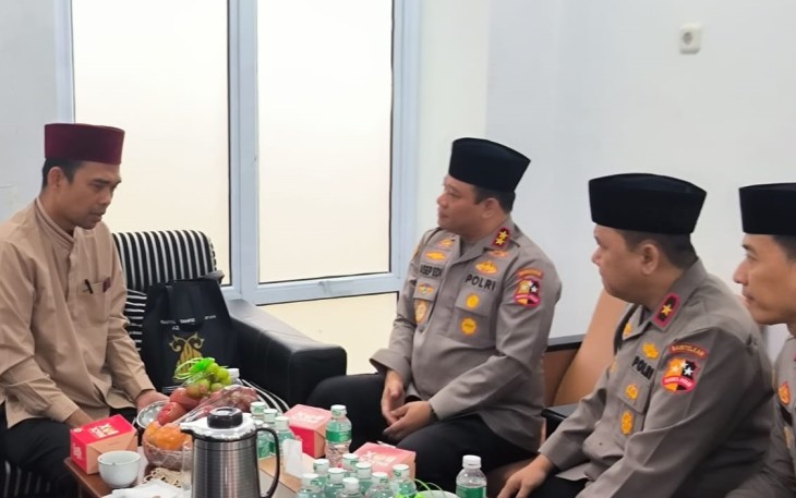 UAS saat menerima kunjungan Kepala Operasi NCS 2023-2024, Irjen Asep Edi Suheri di Pondok Pesantren Nurul Azhar di Rumbai, Pekanbaru, Riau, Selasa (21/11/2023). 